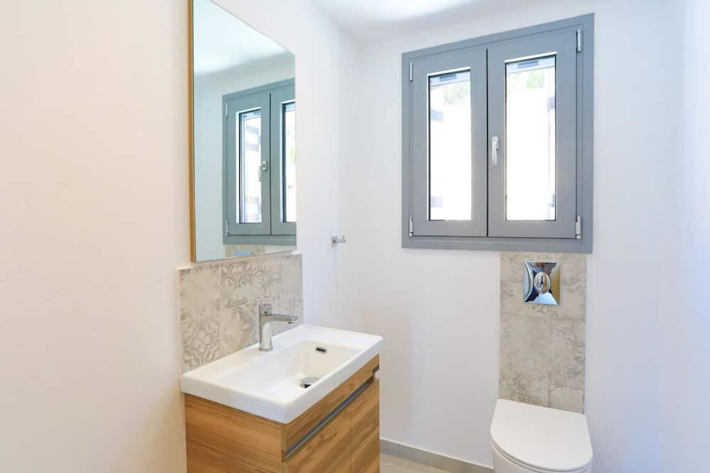 Photo of Bathroom in Petaleia