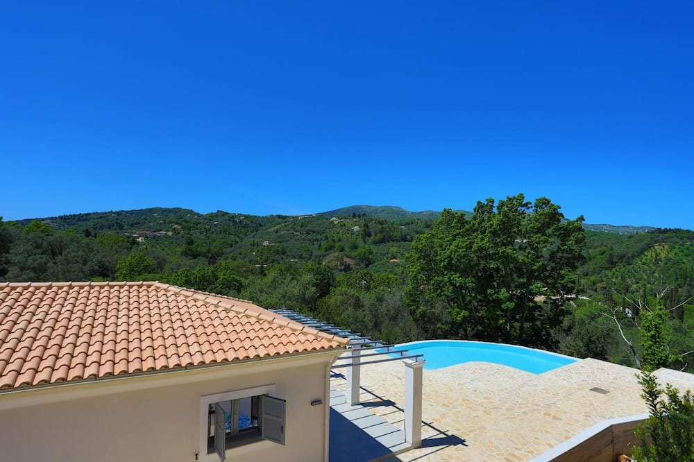 Photo of Outdoor in Petaleia