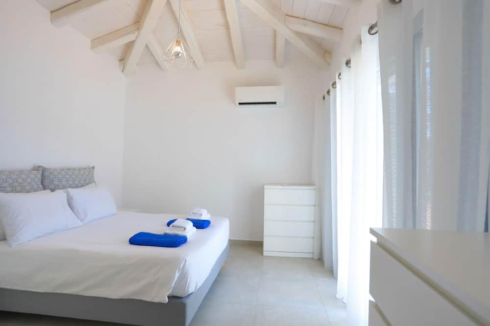Photo of Bedroom in Petaleia