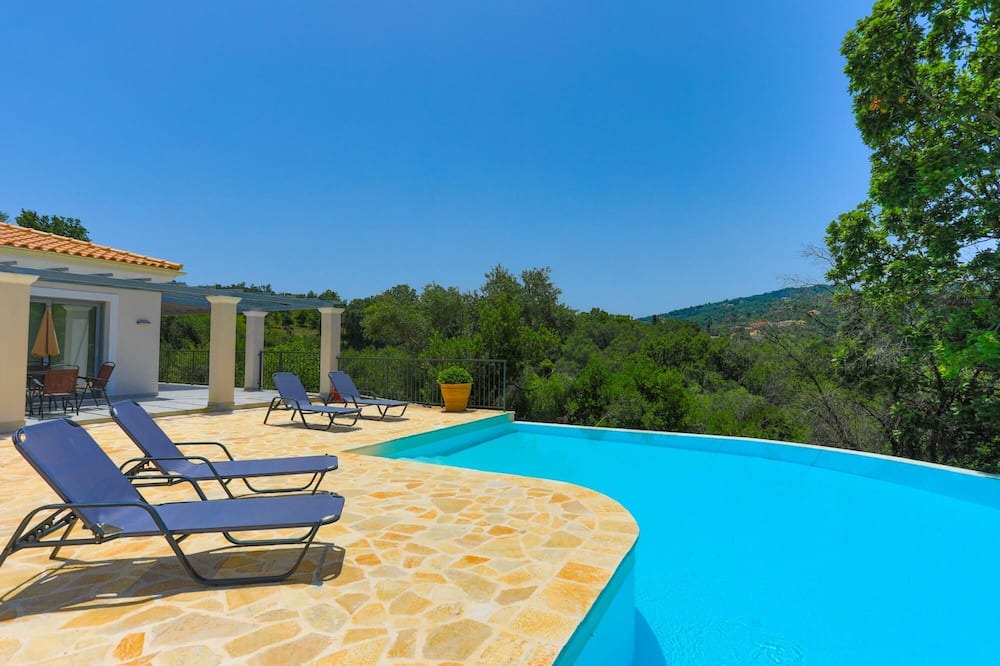 Photo of Outdoor in Petaleia