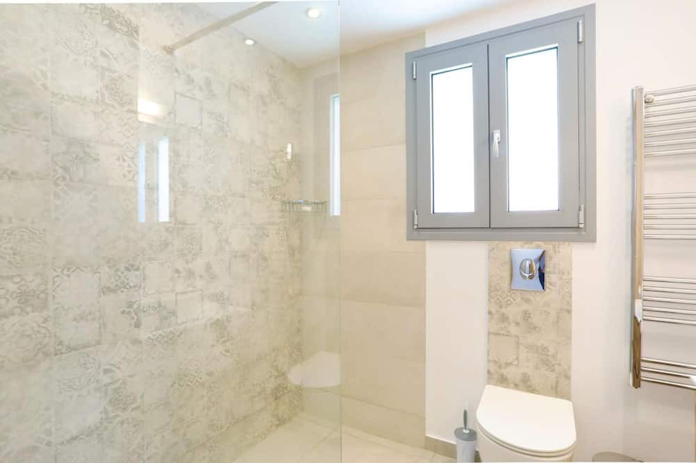 Photo of Bathroom in Petaleia