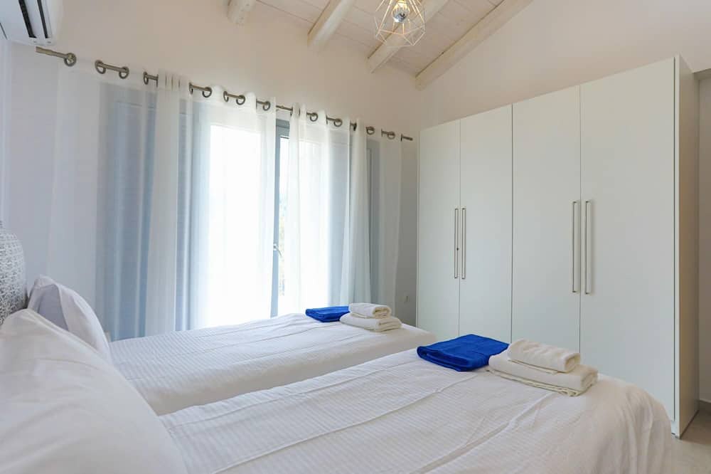Photo of Bedroom in Petaleia