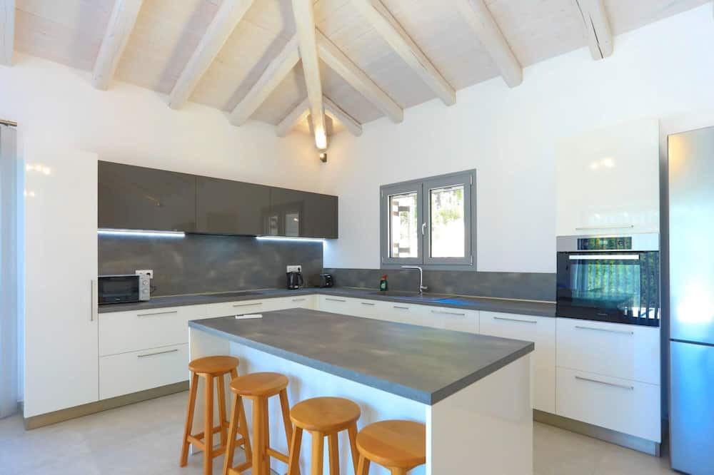 Photo of Kitchen in Petaleia