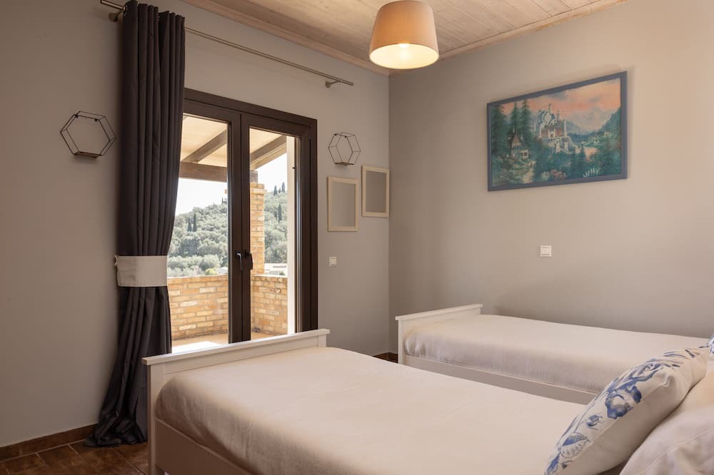 Photo of Bedroom in Peroulion