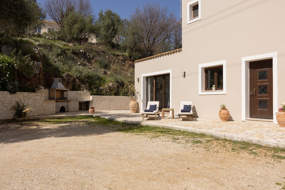 Photo of Patio Balcony in Peroulion