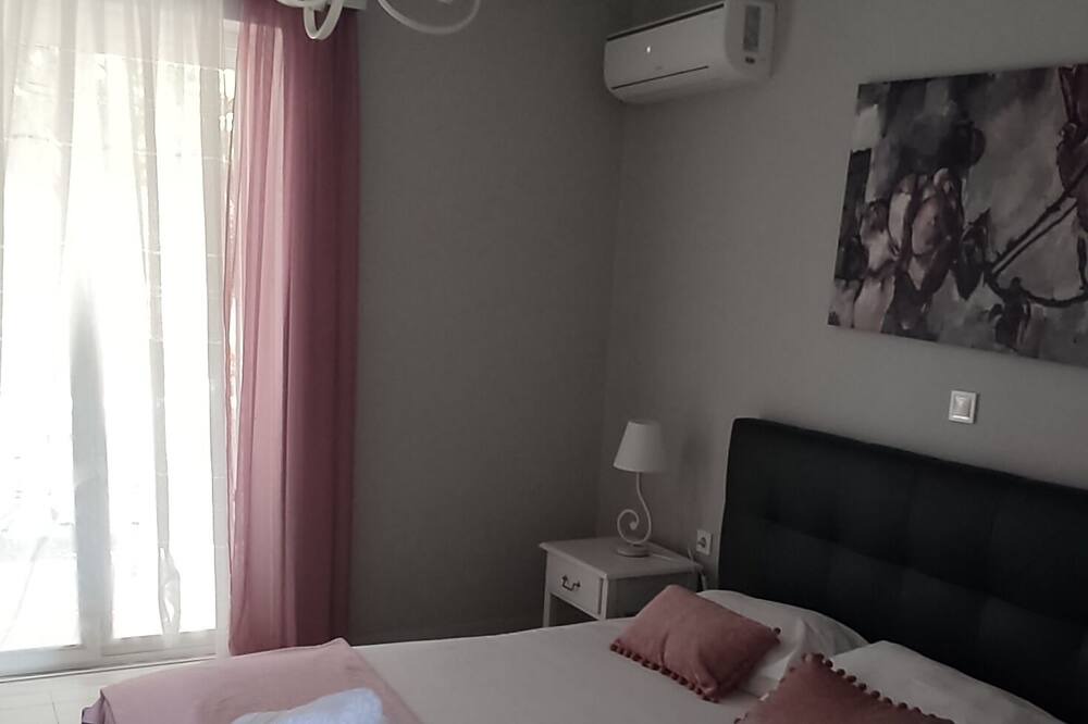 Photo of Bedroom in Marmari