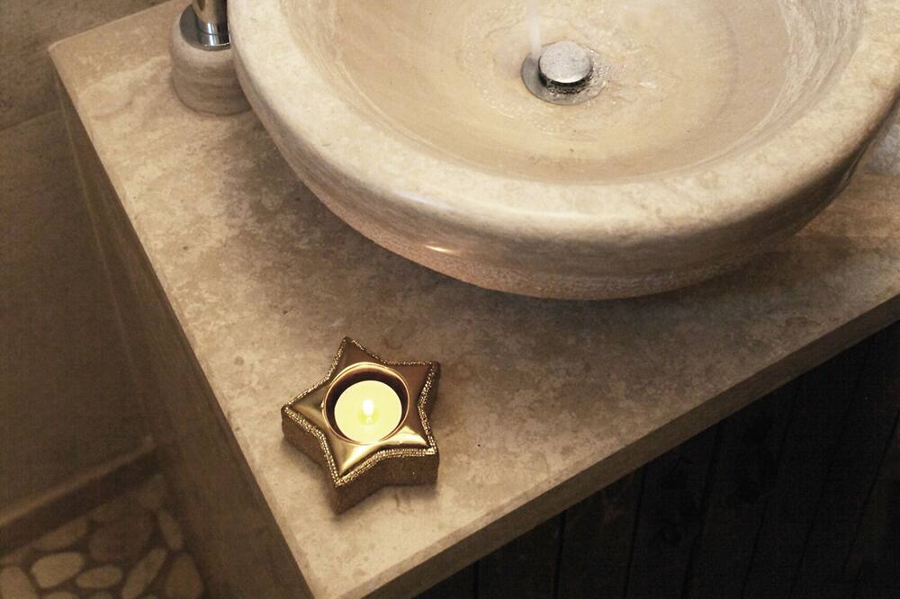 Photo of Bathroom in Roumeli