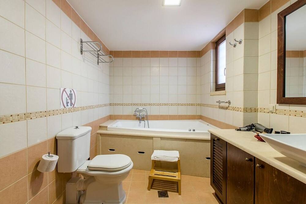 Photo of Bathroom in Pitharion