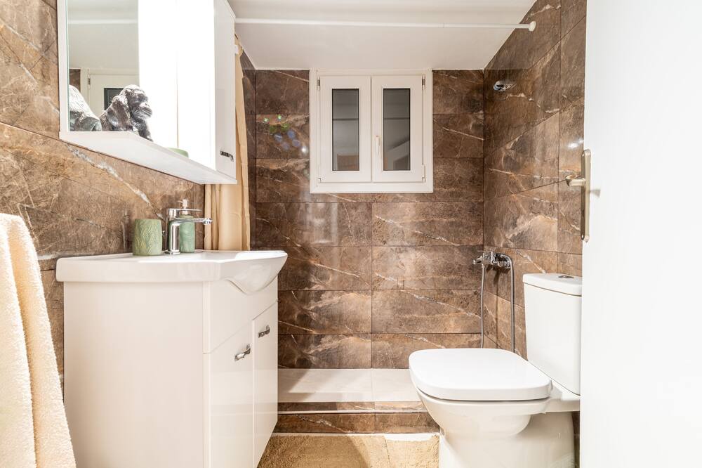 Photo of Bathroom in Ampelokipoi