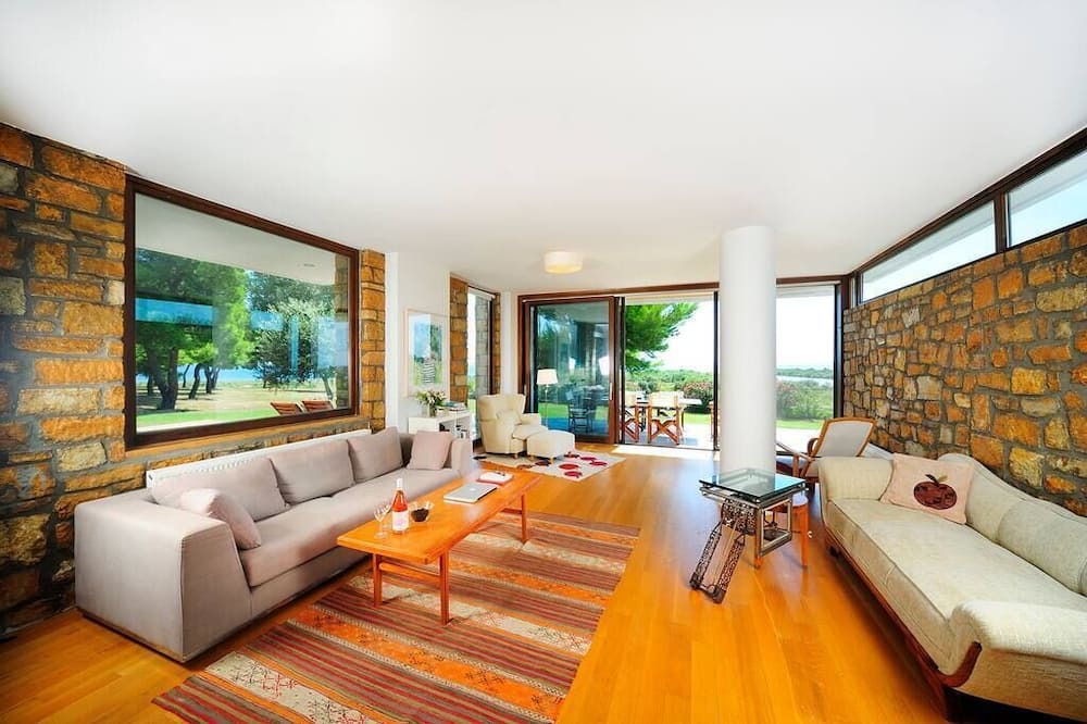 Photo of Livingroom in Ormilia