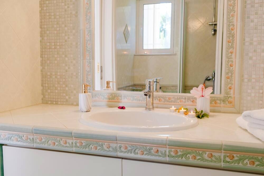 Photo of Bathroom in Pitharion