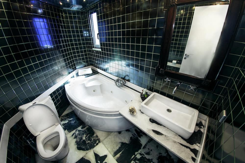 Photo of Bathroom in Eretria