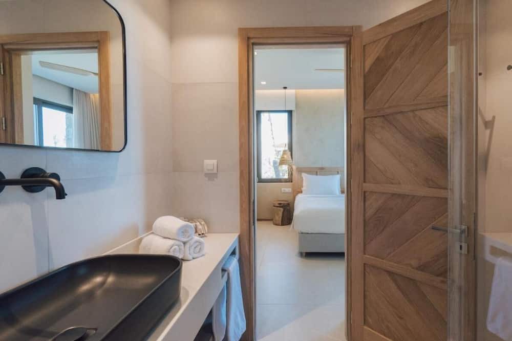 Photo of Bathroom in Tingaki