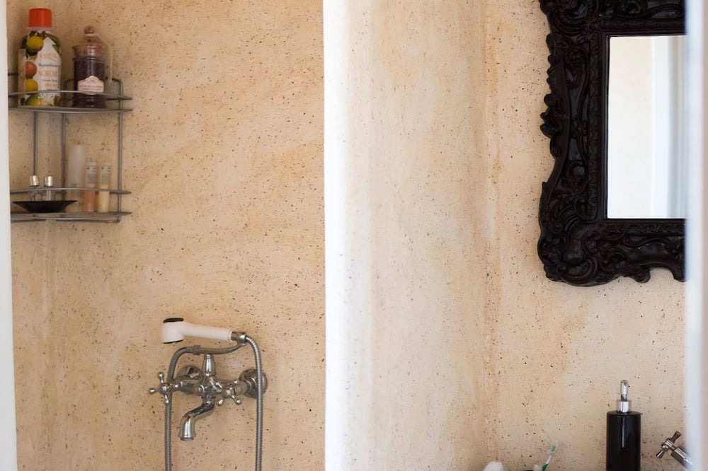 Photo of Bathroom in Eretria