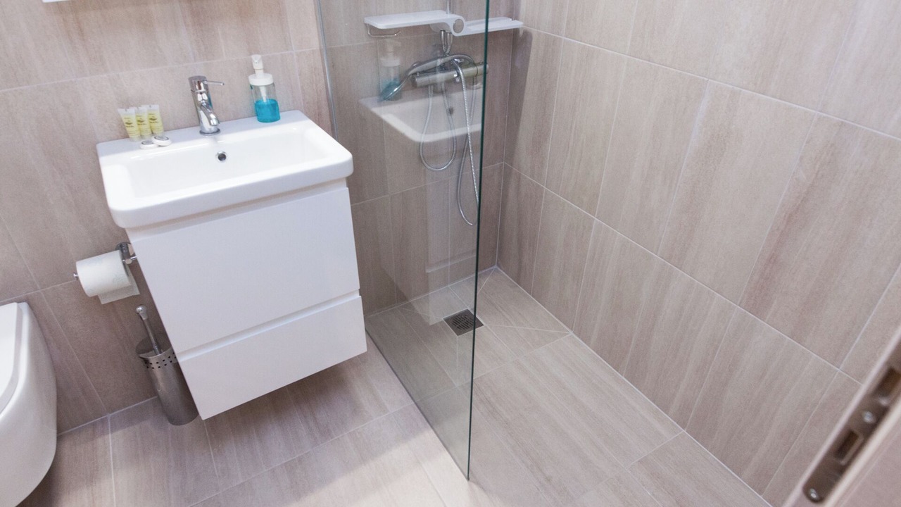 Photo of Bathroom in Galatsi