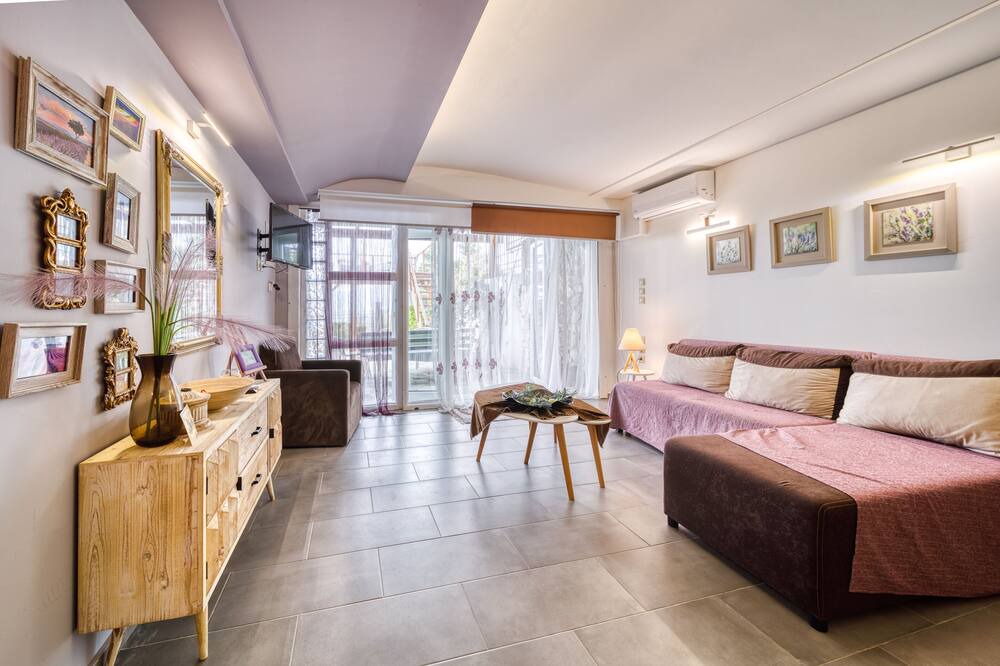 Photo of Livingroom in Kamena Vourla