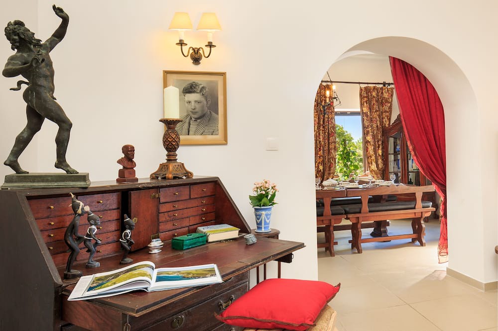 Photo of Livingroom in Agios Stefanos Avliotes