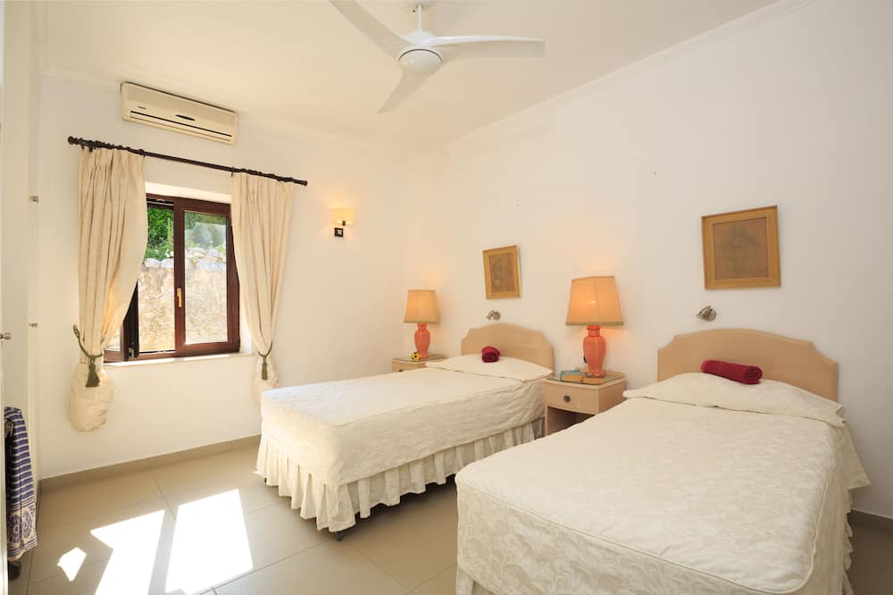 Photo of Bedroom in Agios Stefanos Avliotes