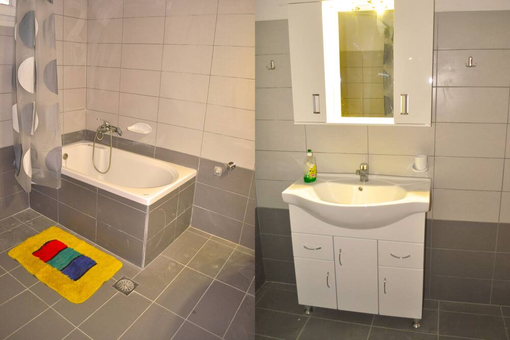 Photo of Bathroom in Parelia