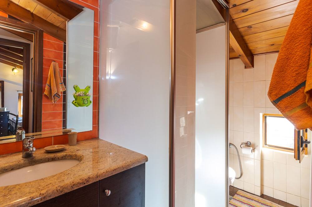 Photo of Bathroom in Armenoi