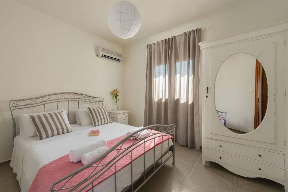 Photo of Bedroom in Gennadi