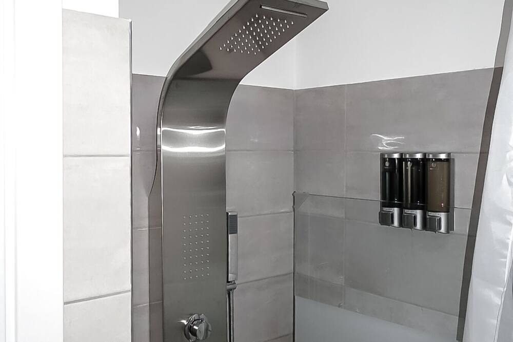Photo of Bathroom in Kerameikos