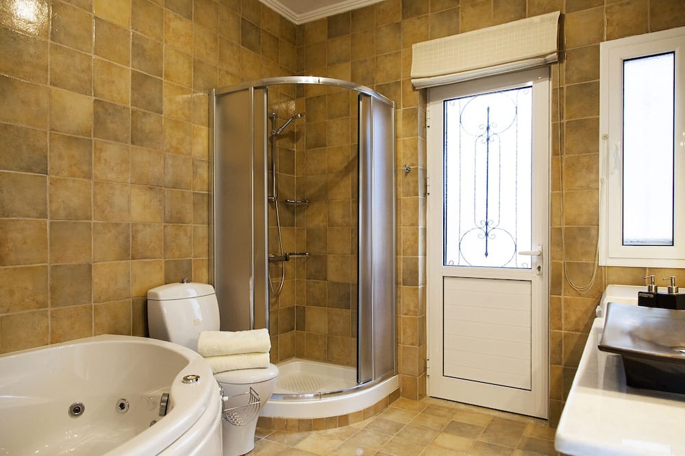 Photo of Bathroom in Katokhorion