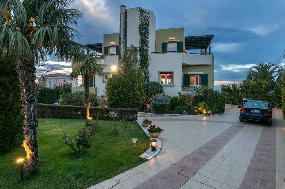 Photo of Outdoor in Roussospiti