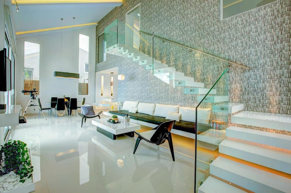 Photo of Livingroom in Neromilos