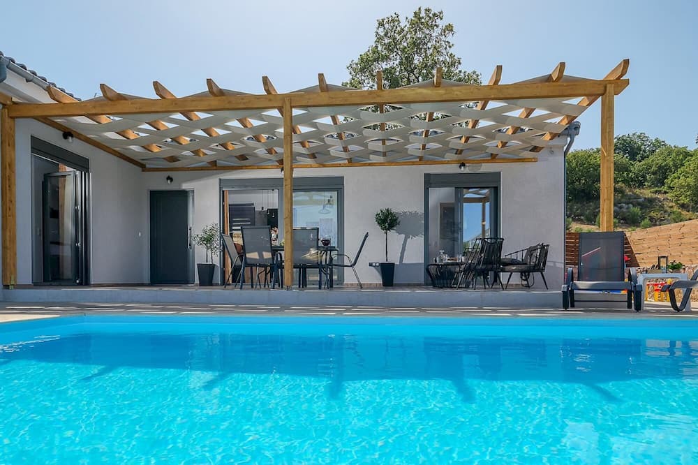 Photo of Outdoor in Monopari