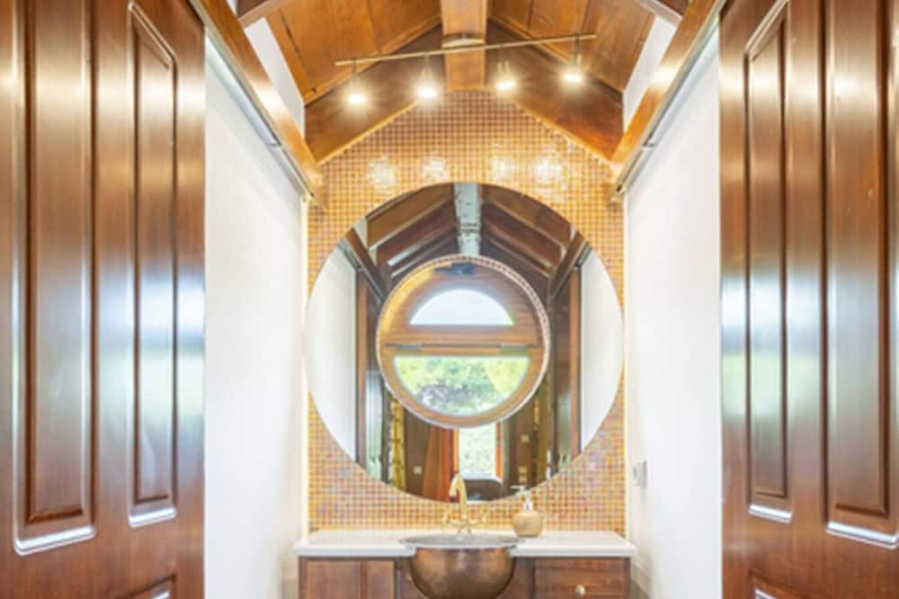 Photo of Bathroom in Nea Makri