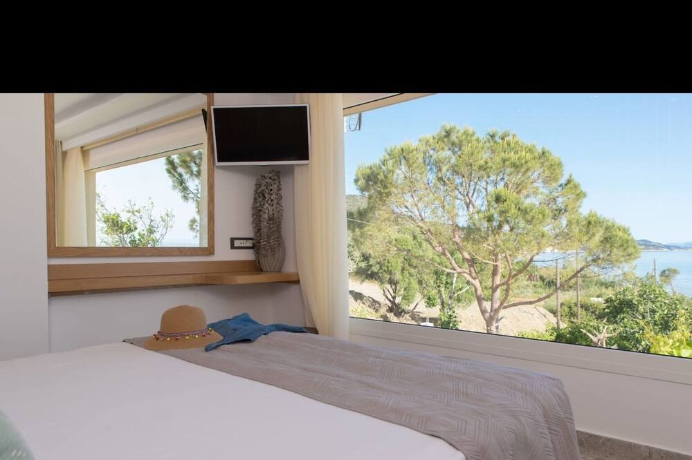 Photo of Bedroom in Alonia