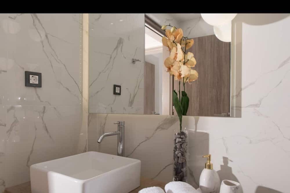 Photo of Bathroom in Alonia