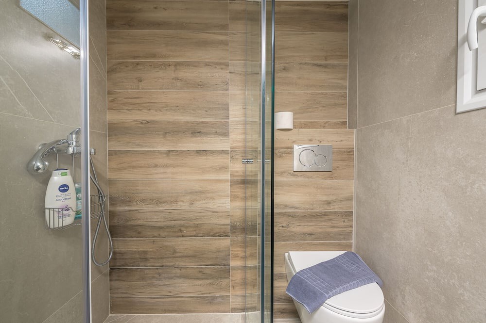Photo of Bathroom in Ampelokipoi
