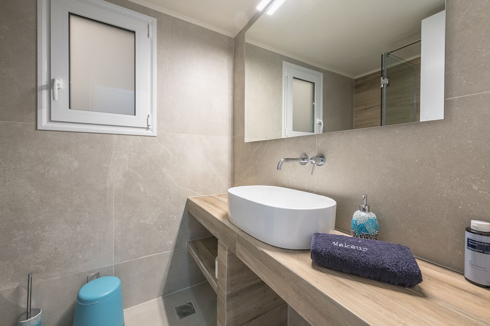Photo of Bathroom in Ampelokipoi