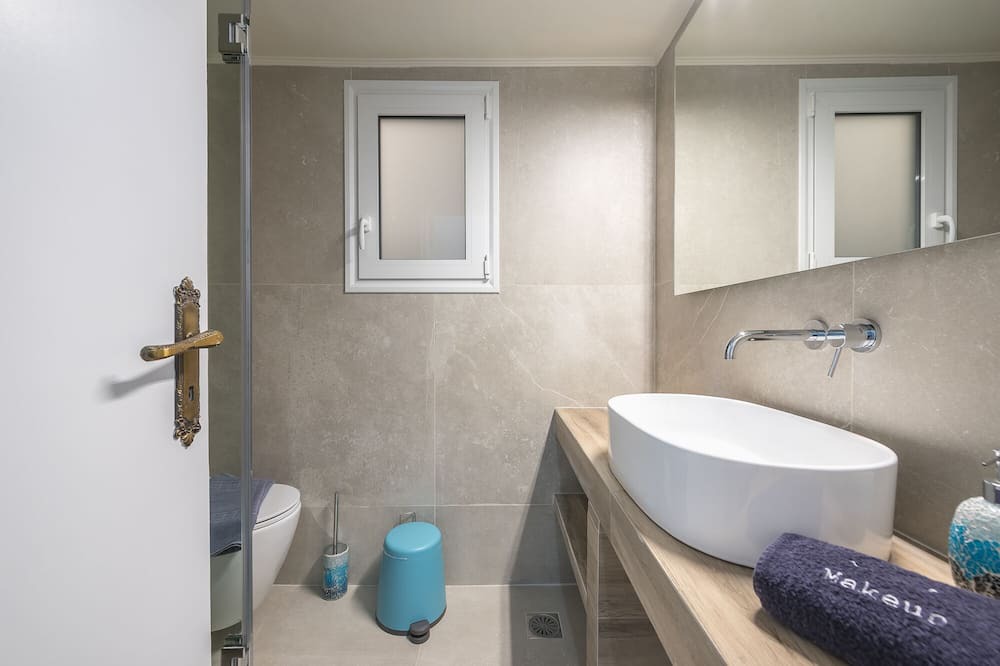 Photo of Bathroom in Ampelokipoi