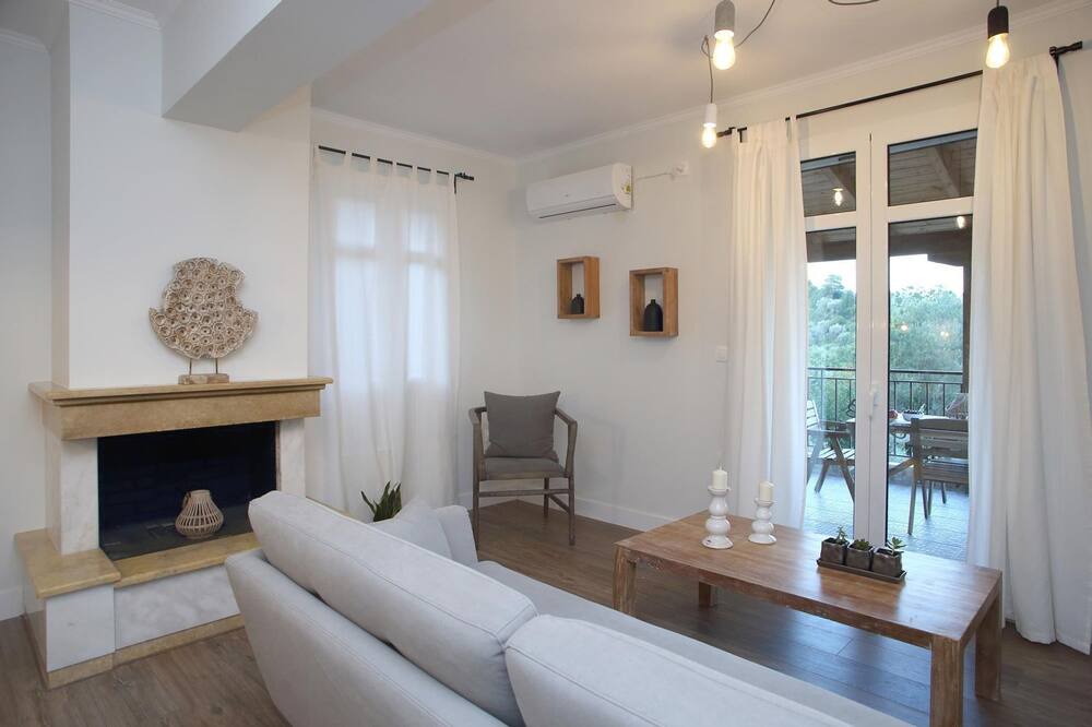 Photo of Livingroom in Asprogerakata