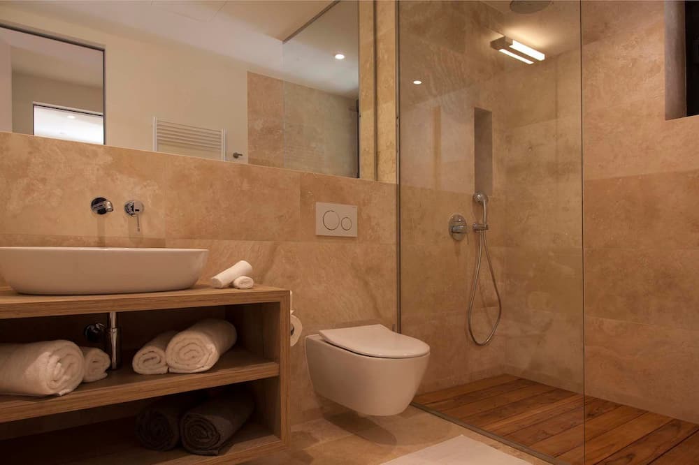 Photo of Bathroom in Petrochori
