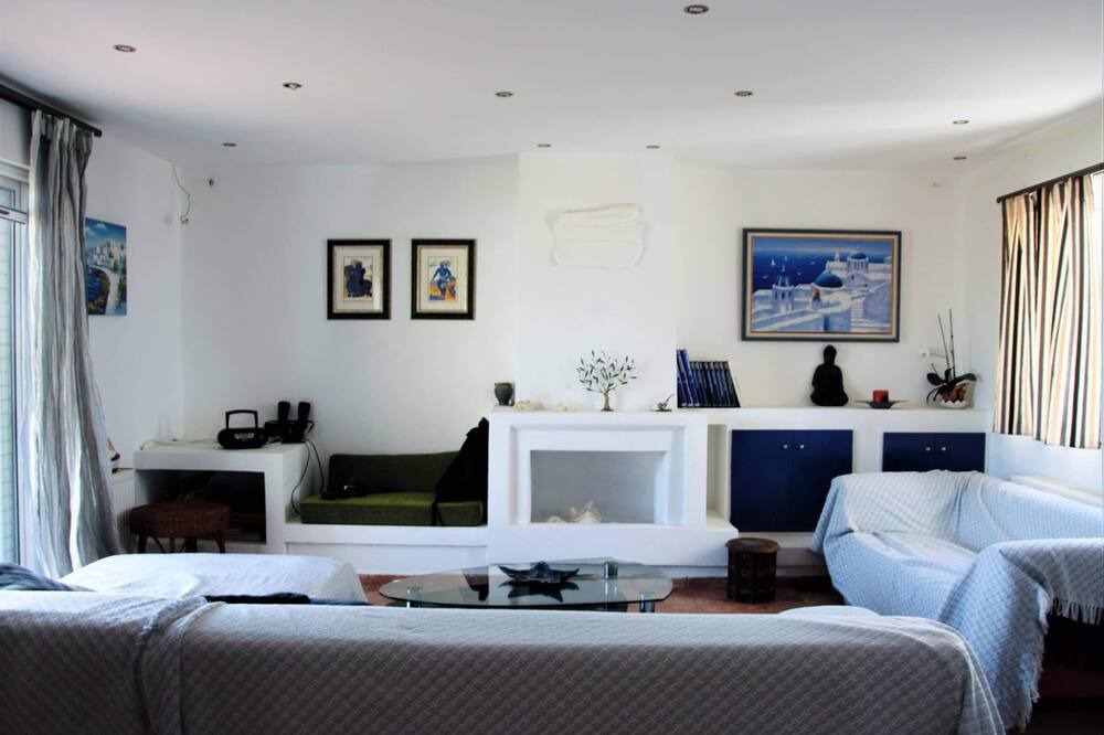 Photo of Livingroom in Lavreotiki