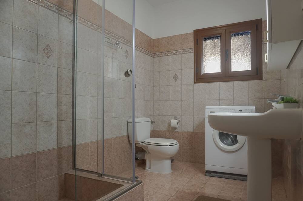 Photo of Bathroom in Kato Korakiana