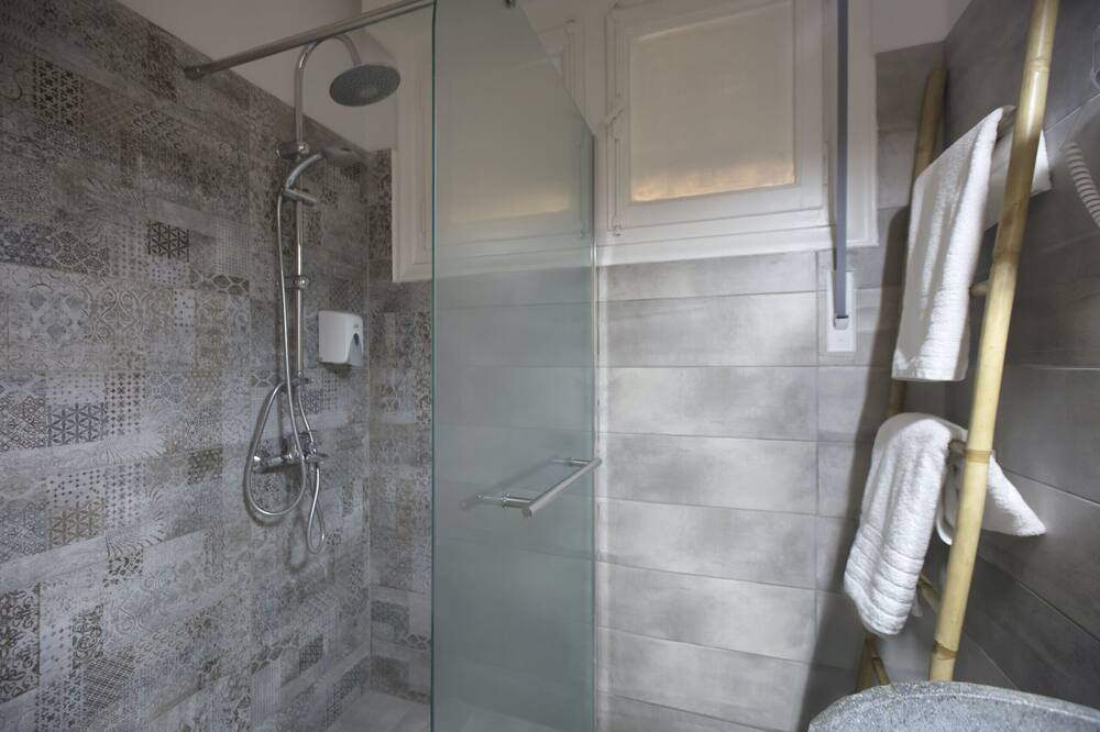 Photo of Bathroom in Plaka