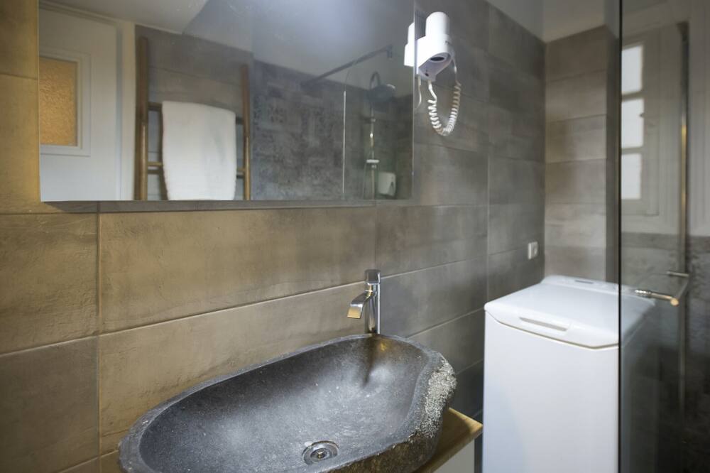 Photo of Bathroom in Plaka