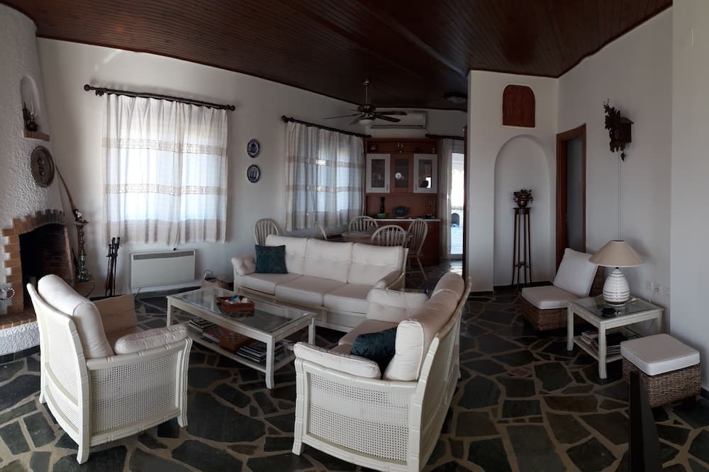 Photo of Livingroom in Platistomo