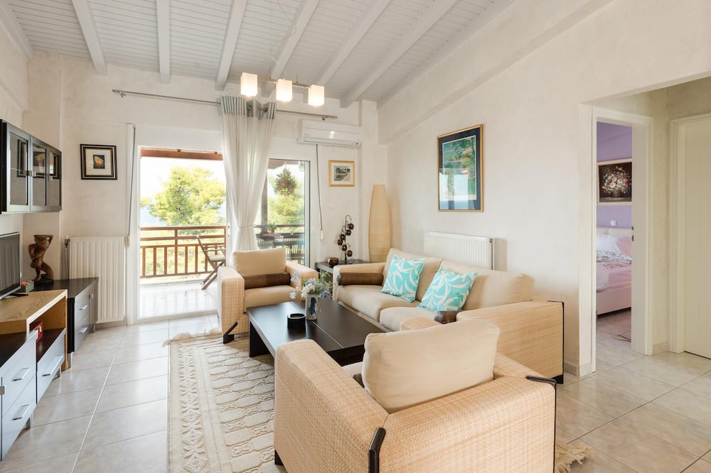 Photo of Livingroom in Neos Marmaras