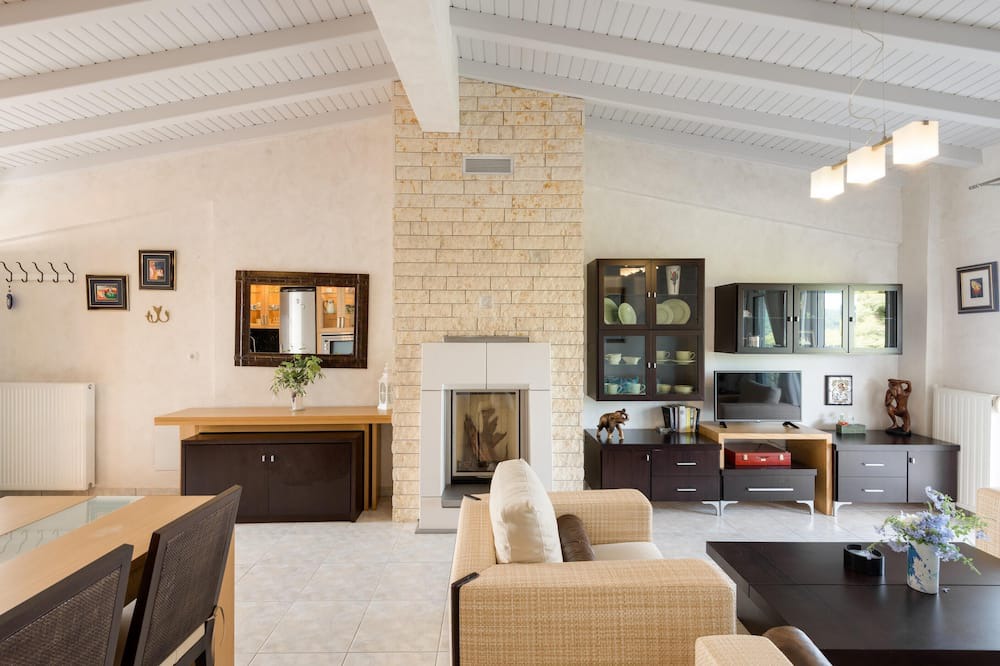 Photo of Livingroom in Neos Marmaras