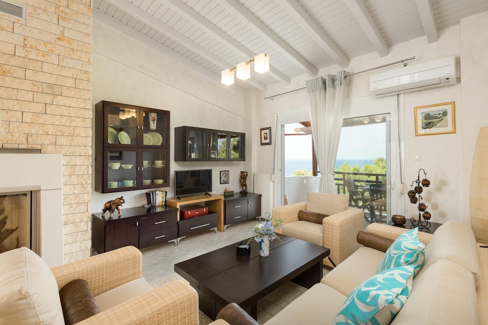Photo of Livingroom in Neos Marmaras