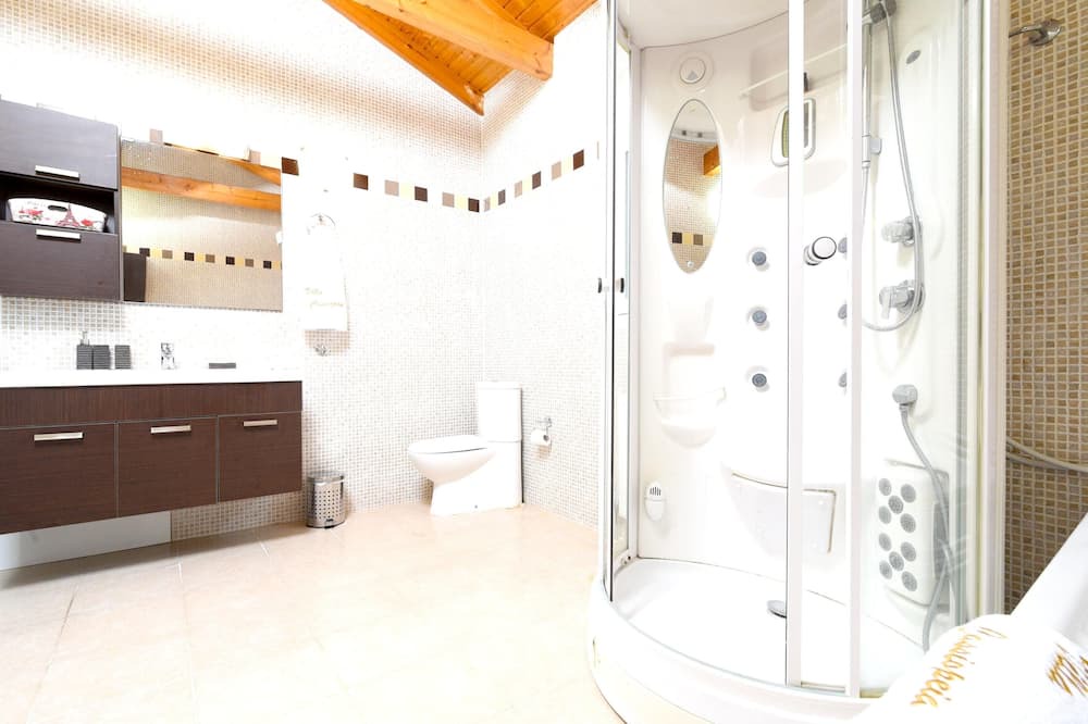Photo of Bathroom in Kropia