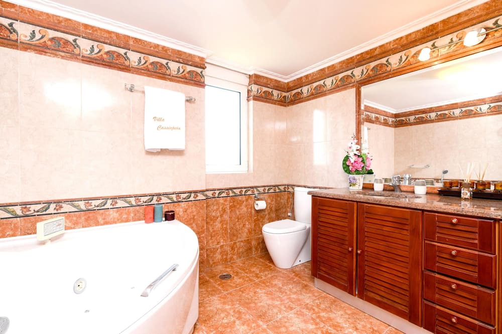 Photo of Bathroom in Kropia