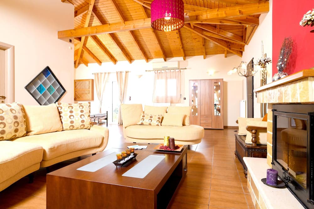 Photo of Livingroom in Kropia