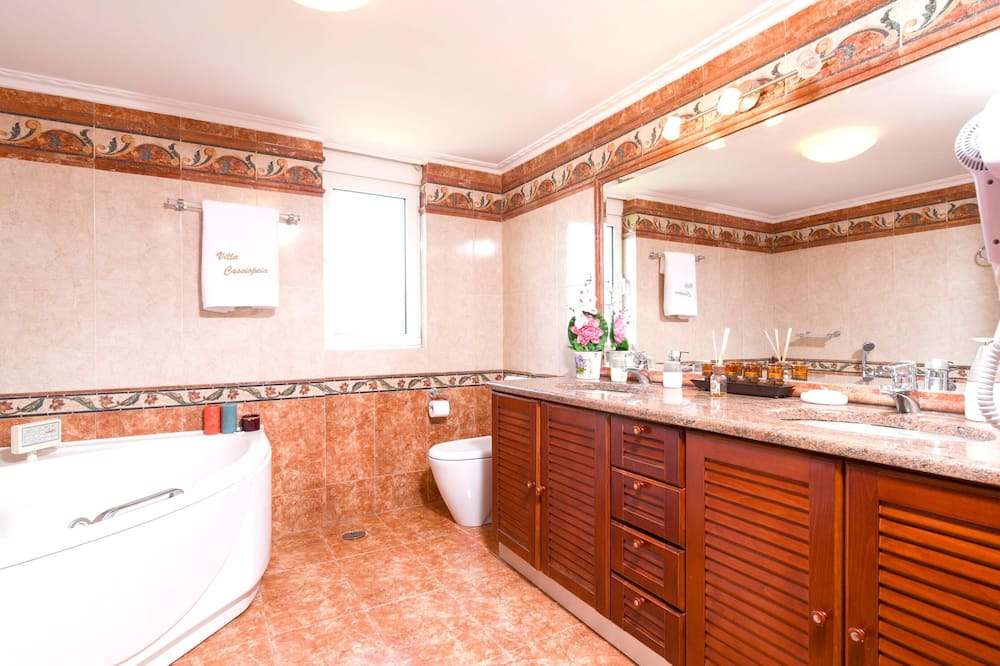 Photo of Bathroom in Kropia